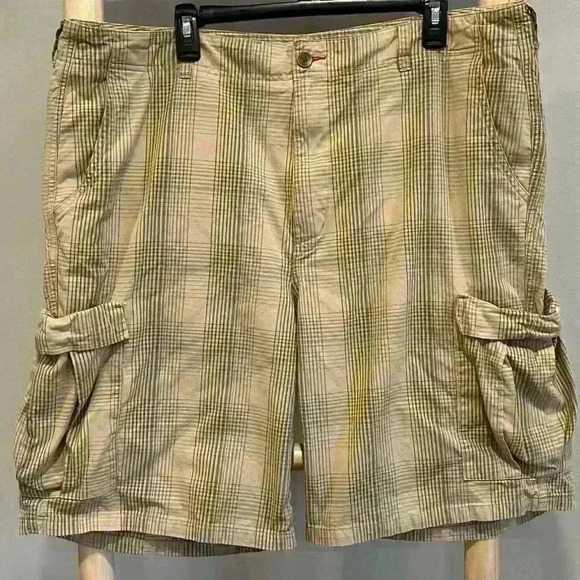 ✨Orvis Mens size 42 Tan plaid Cargo Pocket shorts - Picture 1 of 6